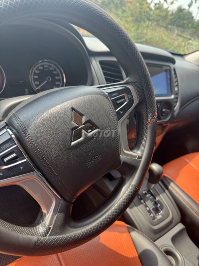 Mitsubishi Triton 2022 Đen