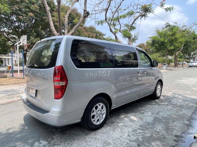 Hyundai Starex 9 chỗ Bạc