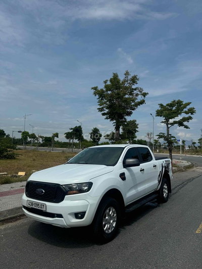 Ford Ranger XLS 2022 4x2 AT Trắng odo 39 vạn