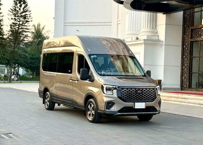 Ford Transit Premium 2024 màu xám 16 chỗ