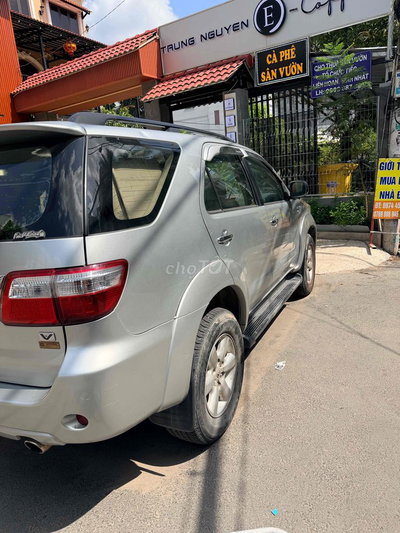 Toyota Fortuner 2011 V2.7 Bạc