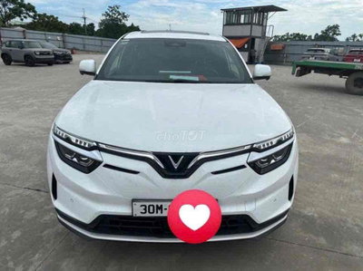 Xe điện VinFast VF8 Plus 2025 Trắng