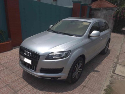 Audi Q7 Bạc xe trong tình trạng hoàn hảo.