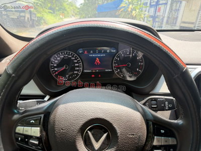 Xe VinFast Lux SA 2.0 Premium 2.0 AT 2019