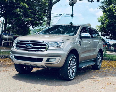 Ford Everest Titanium 2018 10 vạn km Nâu