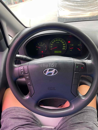 Hyundai Starex 2014 3 chỗ Đen