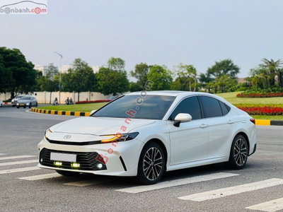 Xe Toyota Camry 2.0Q 2025