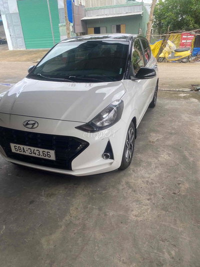 Hyundai Grand i10 Trắng 5 chỗ