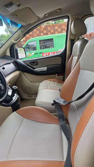 Hyundai Starex 9 chỗ Bạc Số sàn