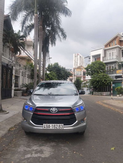 Toyota Innova 2017 2.0E Bạc