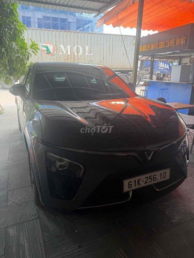 Xe điện VinFast VF7 Eco Xám