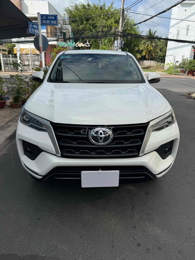 Toyota Fortuner 2022 Số sàn 68000 km Trắng