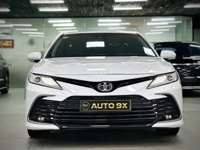 Toyota Camry 2.0Q 2023 Trắng 60000 km