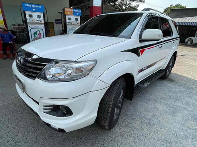 Toyota Fortuner 2016 VIP TRD Trắng