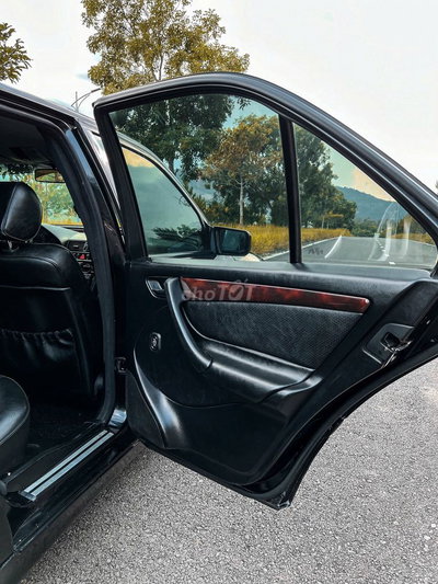 Mercedes-Benz C200 1998 Đen