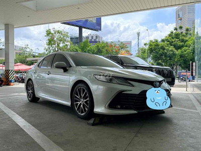 Toyota Camry 2.0 Q Trắng