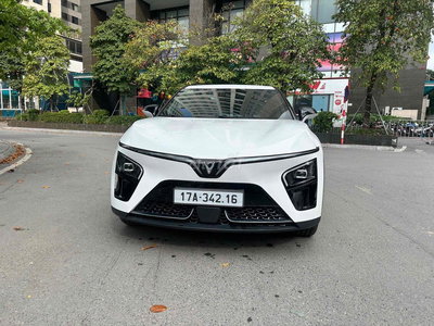VinFast VF7 Eco 2025 Trắng 21.7 km