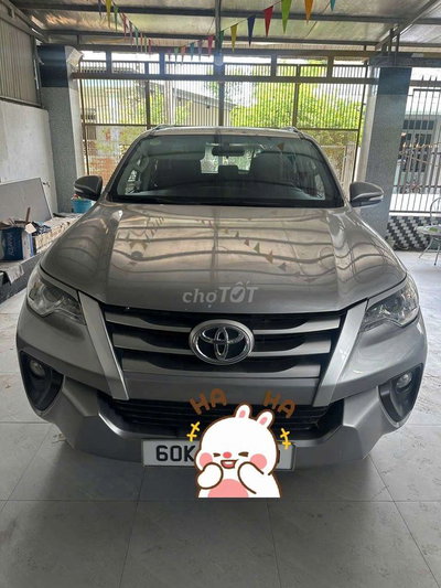 Toyota Fortuner 7 chỗ Bạc