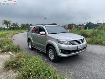 Xe Toyota Fortuner 2.7V 4x4 AT 2014