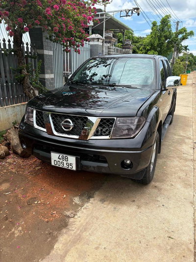 Nissan Navara 2013 std 2 cầu