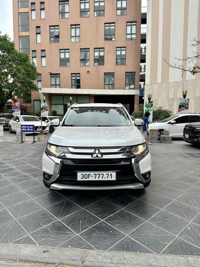 Mitsubishi Outlander 2019 Trắng