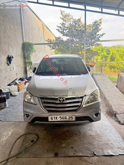 Xe Toyota Innova 2.0E 2016