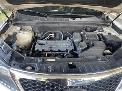 Kia Sorento 2014 GAT 2.4L 2WD - 160000 km