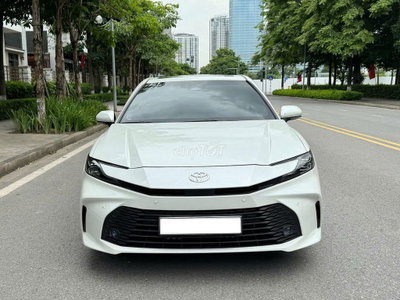 Toyota Camry 2025 2.0Q 20000 km Trắng