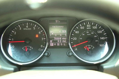Nissan Rogue 2010 76664 miles Trắng