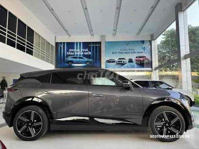 Xe điện VinFast VF7 Xám