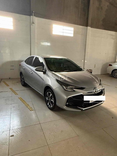 Toyota Vios màu Bạc