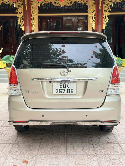 Toyota Innova 2011 V Vàng cát