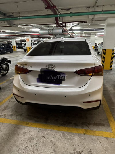 Hyundai Accent Trắng 5 chỗ