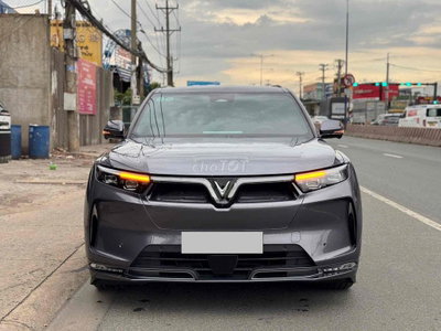 Xe điện VinFast VF9 Plus 2024 Xám
