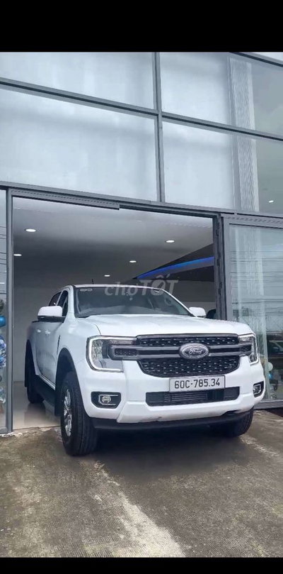 Ford Ranger XLS 2025 4x2 15000 km Trắng