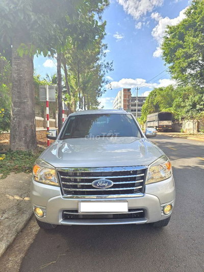 Ford Everest 7 chỗ Bạc