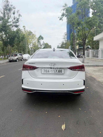 Hyundai Accent Trắng 5 chỗ