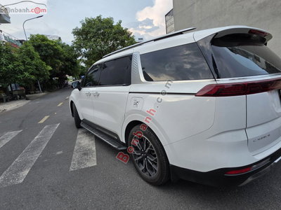 Xe Kia Carnival Premium 2.2D 8S 2024