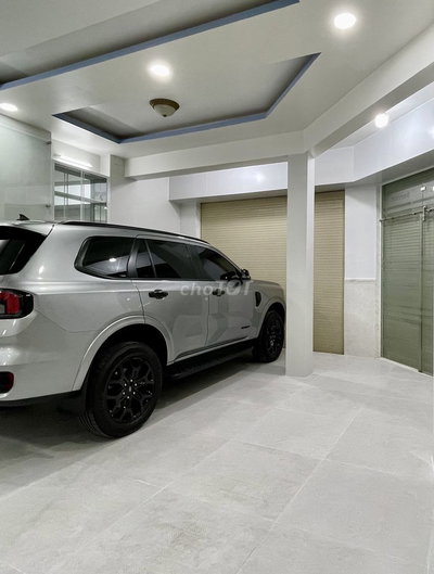 Ford Everest 2022 Sport , 33000 km Bạc