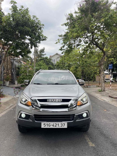 Isuzu Mu-X 7 chỗ Bạc