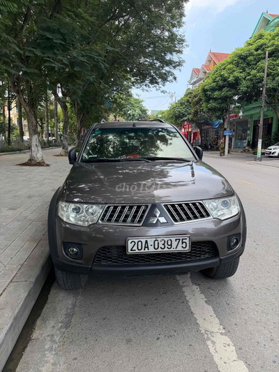 Pajero Sport máy dầu số at zin chất đẹp 7 chỗ