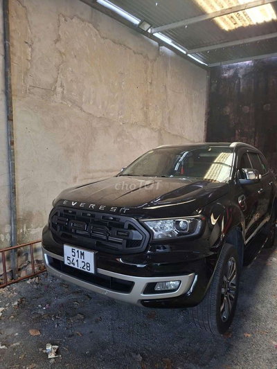 Ford Everest 2021 Titanium 1 cầu Đen chạy 35n km