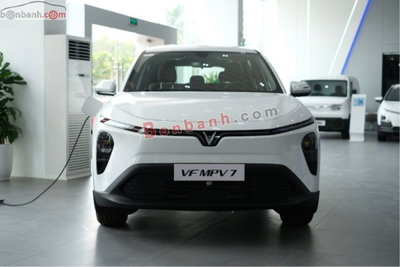Xe VinFast VF MPV 7 AT 2026