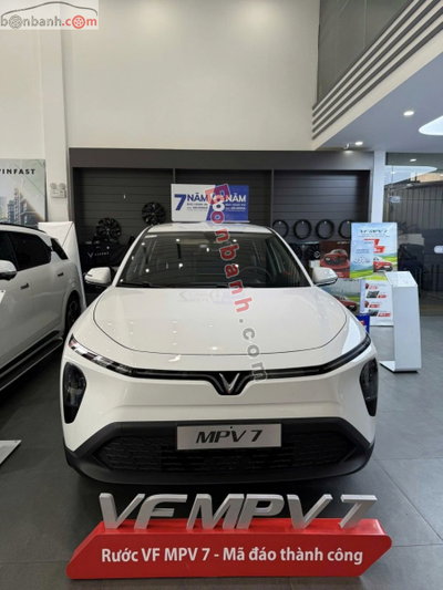 Xe VinFast VF MPV 7 AT 2026