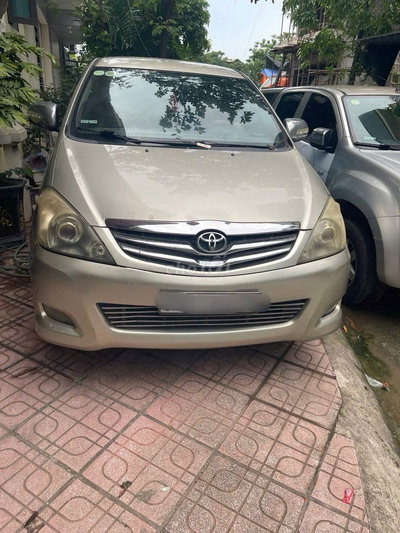 Toyota Innova 2008 V Vàng cát