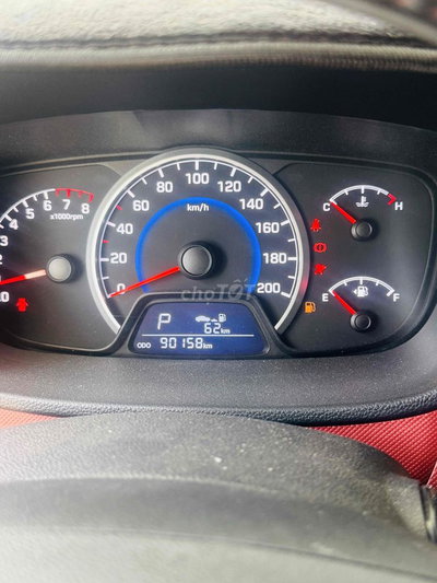 Hyundai Grand i10 Trắng 5 chỗ
