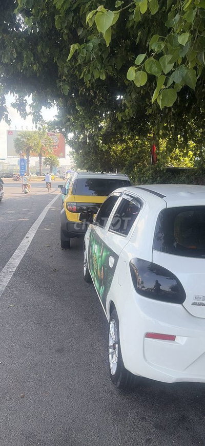 Mitsubishi Mirage Trắng 5 chỗ