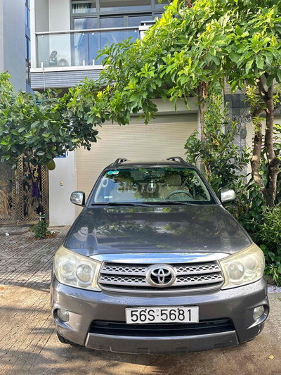 Toyota Fortuner 2010 Xám