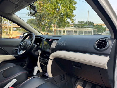 Toyota Rush Trắng 7 chỗ