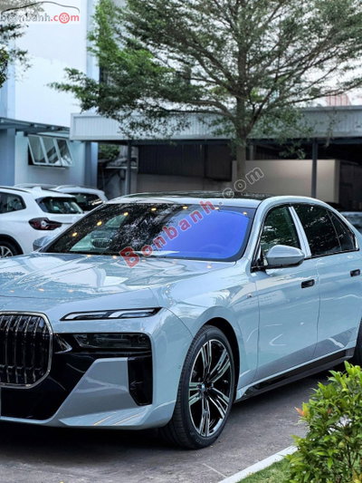 Xe BMW 7 Series 735i M Sport 2026